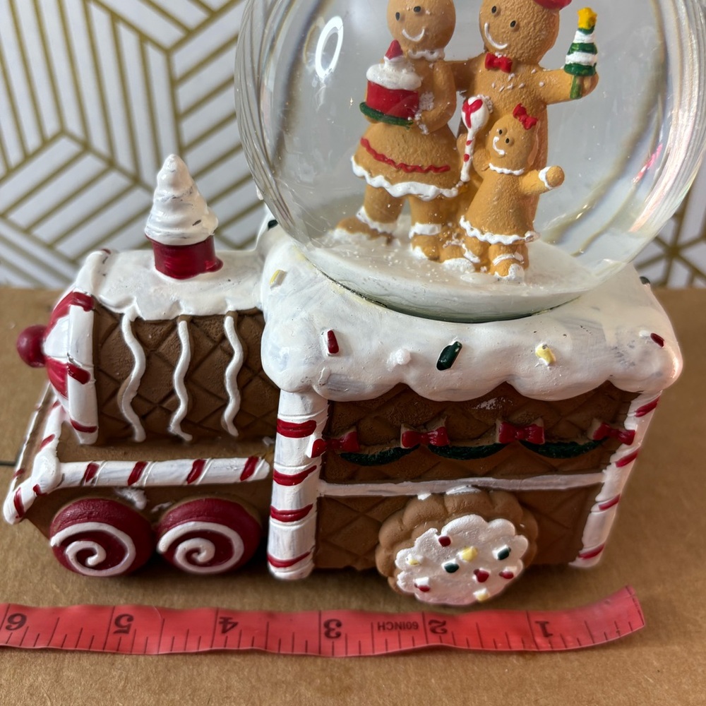 Gingerbread family Train Snow Globe - Picture 5 of 12